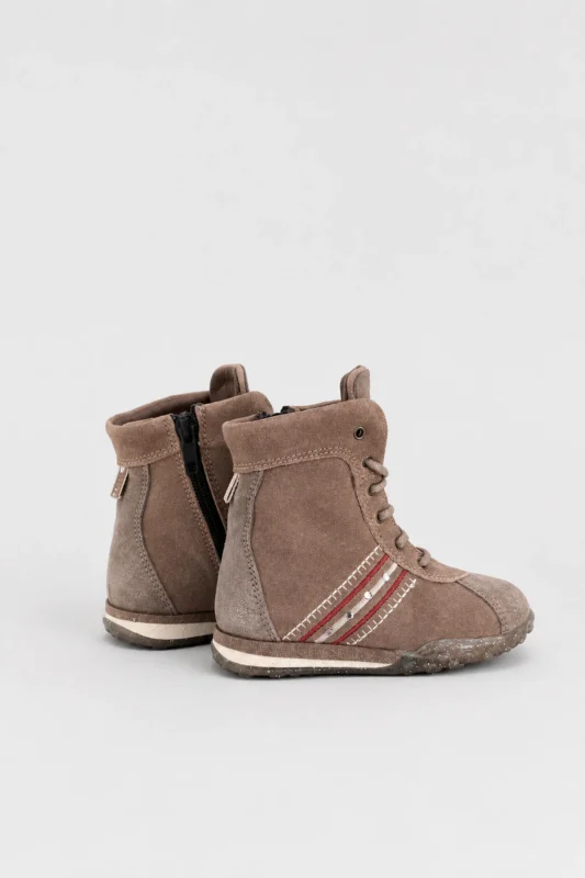 Bottines enfant marron à lacets et fermeture zippée, vue trois-quarts